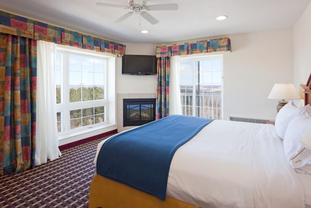 Holiday Inn Express Hotel & Suites Petoskey By Ihg Exterior foto